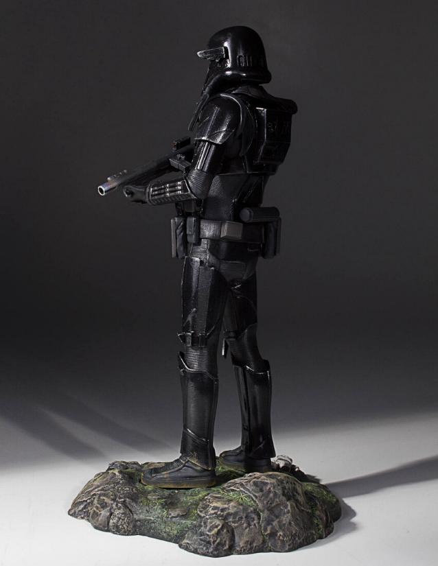 Gentle Giant - Star Wars Rogue One Death Trooper Statue Death-11