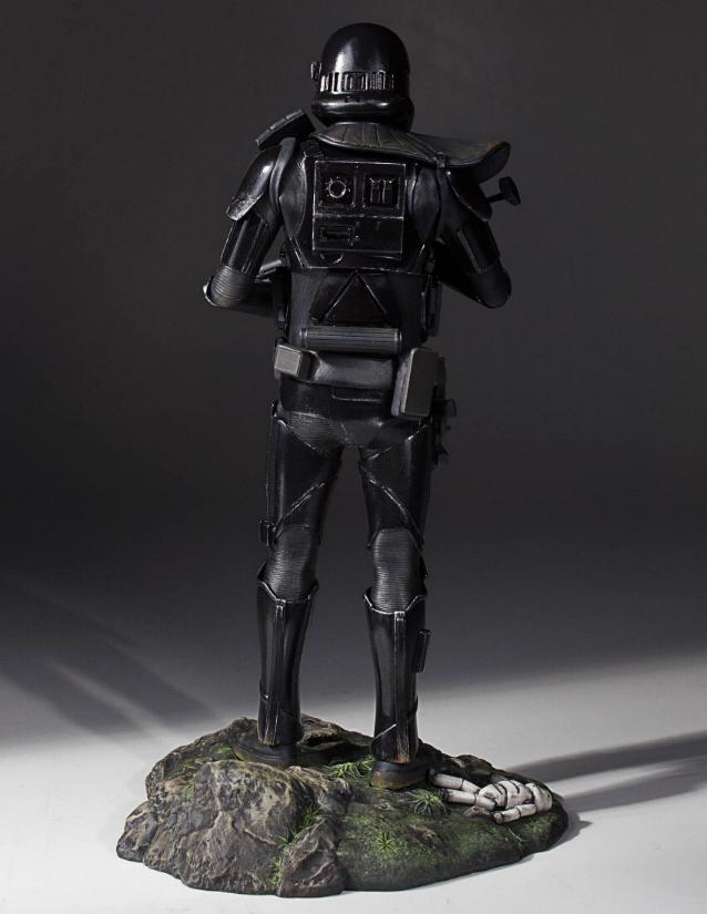 Gentle Giant - Star Wars Rogue One Death Trooper Statue Death-19