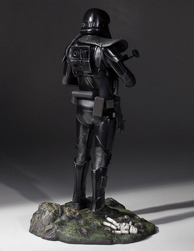 Gentle Giant - Star Wars Rogue One Death Trooper Statue Death-21