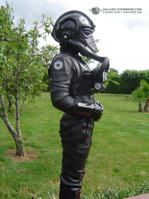 Attakus - Tie Fighter Pilot Statue Dsc03433