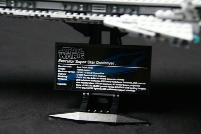 Lego Star Wars - 10221 - Super Star Destroyer UCS - Page 2 Dsc05116