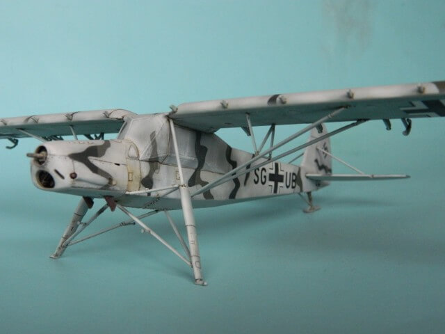 Fieseler Fi-156 - Tamiya 1/48 - Par fombec6 - Fini. Ff02910