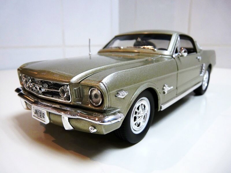 Ford Mustang Fastback - 1965 - Solido 1/18 ème Ford_m19