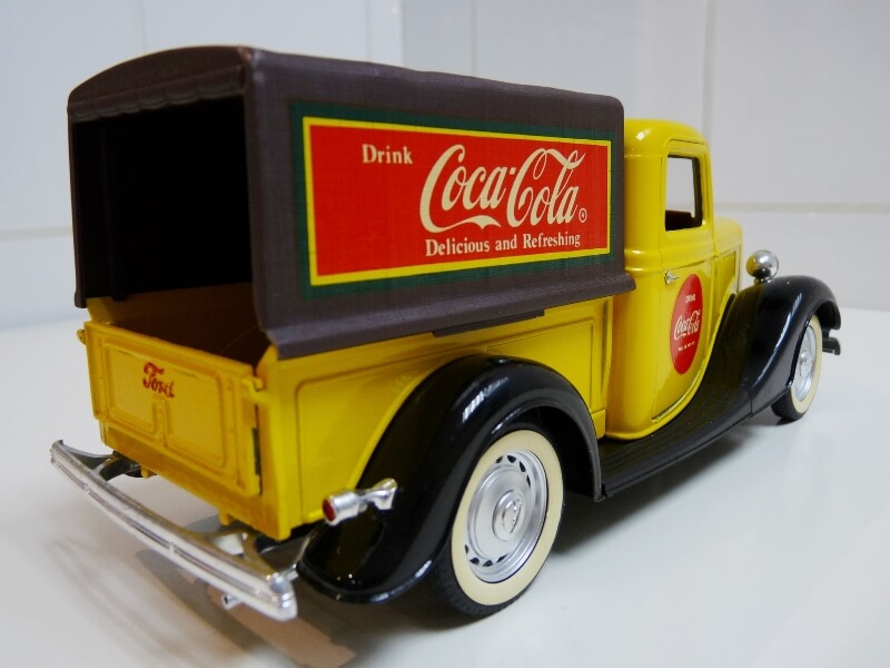 Ford V8 Pick-up jaune bâché "Coca-cola" - 1936 - Solido 1/19 ème  Fordv844