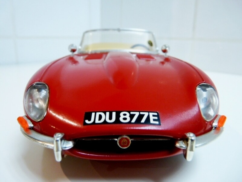 Jaguar Type E Cabriolet rouge - 1961 - BBurago 1/18 ème Jte_ca13