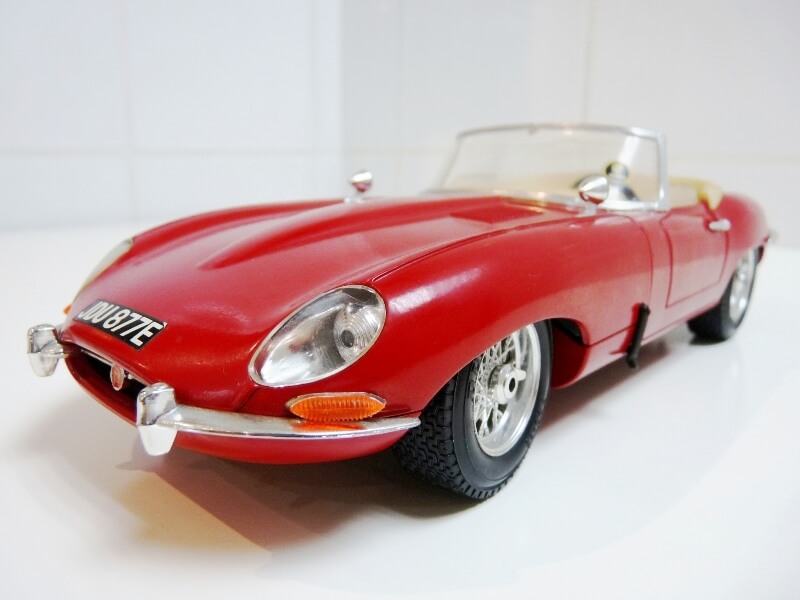 Jaguar Type E Cabriolet rouge - 1961 - BBurago 1/18 ème Jte_ca14