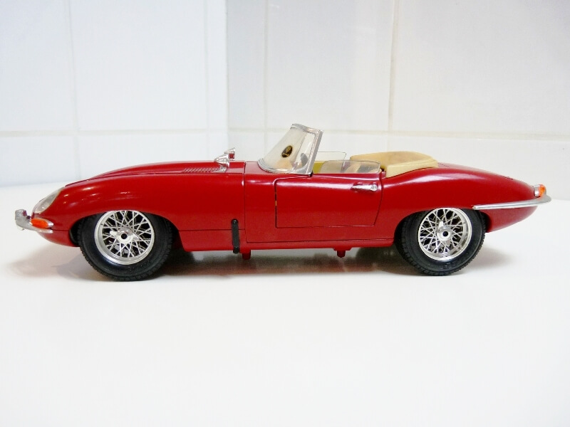 Jaguar Type E Cabriolet rouge - 1961 - BBurago 1/18 ème Jte_ca16