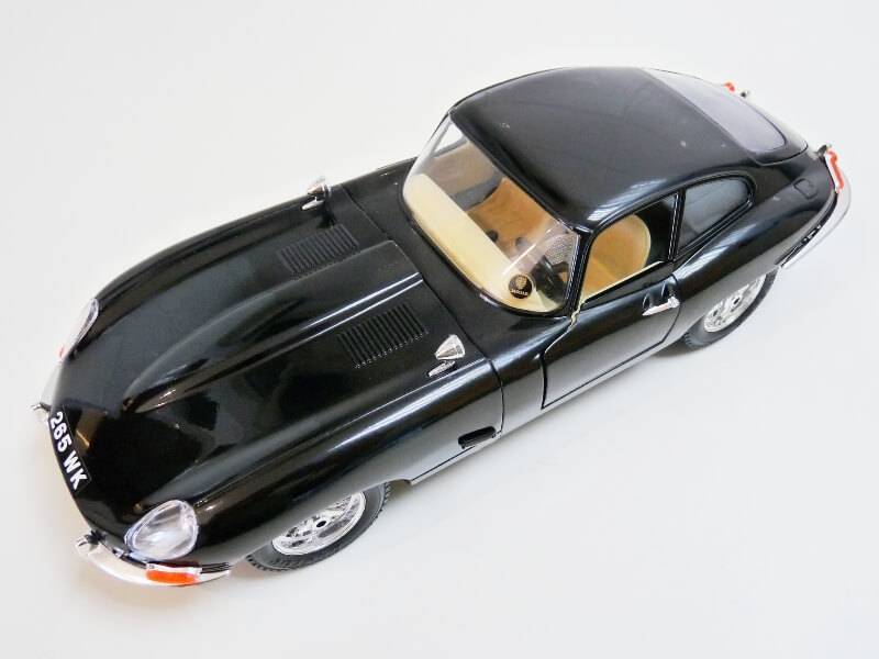 Jaguar Type E Coupé noir - 1961 - BBurago 1/18 Jte_cn11