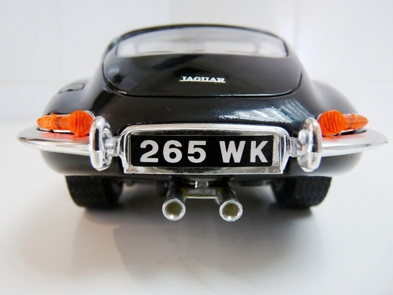 Jaguar Type E Coupé noir - 1961 - BBurago 1/18 Jte_cn20