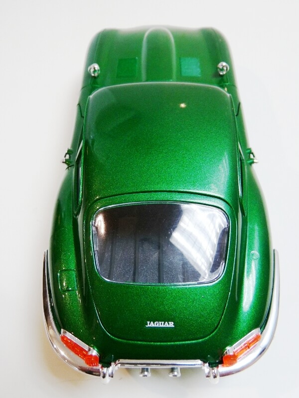 Jaguar Type E Coupé vert- 1961 - BBurago 1/18 Jte_cv15