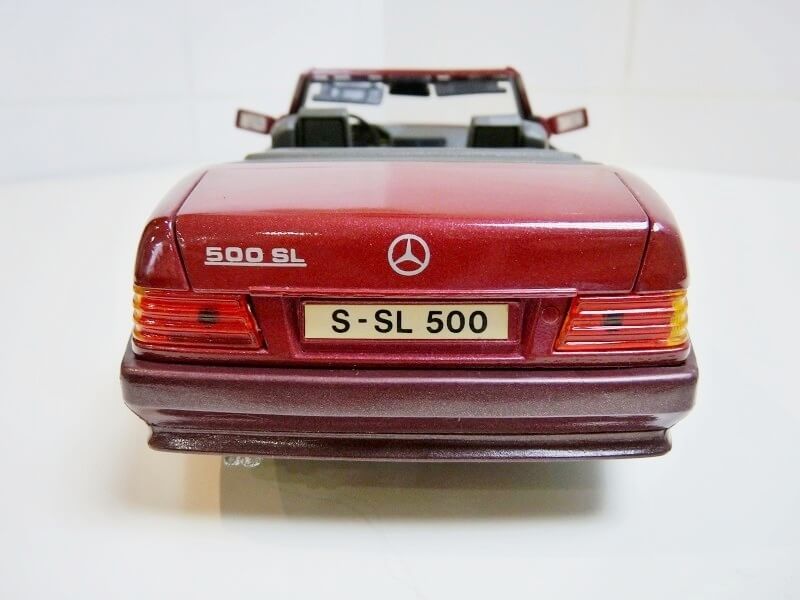 Mercedes SL 500 - 1989 - Maisto 1/18 ème Merced82
