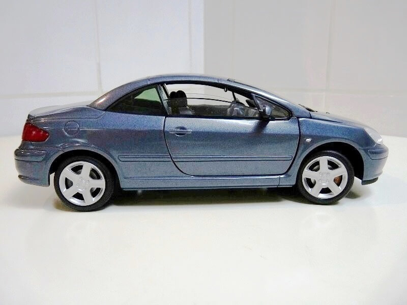 Peugeot 307 cc - 2003 - Solido 1/18 ème Peugeo81