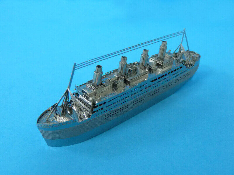 Titanic 3D métal kit au 1/2000 ème - Page 2 T022010