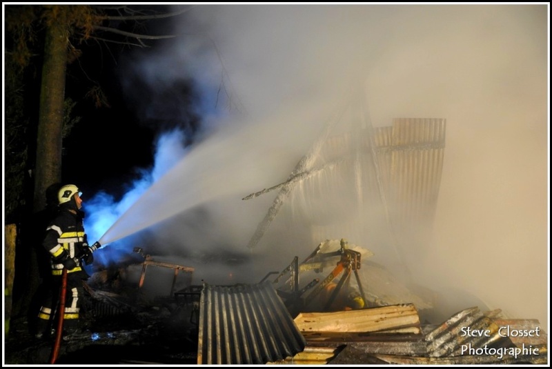 BONSIN - Un incendie de ferme Nécésssite l'intervention de 2 casernes  30 Décembre 2012  photos  Dsc_0812
