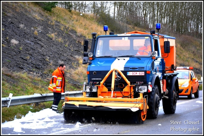 Pompiers Rochefort et Saint-Hubert plus P.C. Libramont  Feu de camion E411 a Wellin 3 janvier 2013 PHOTOS  Dsc_1411