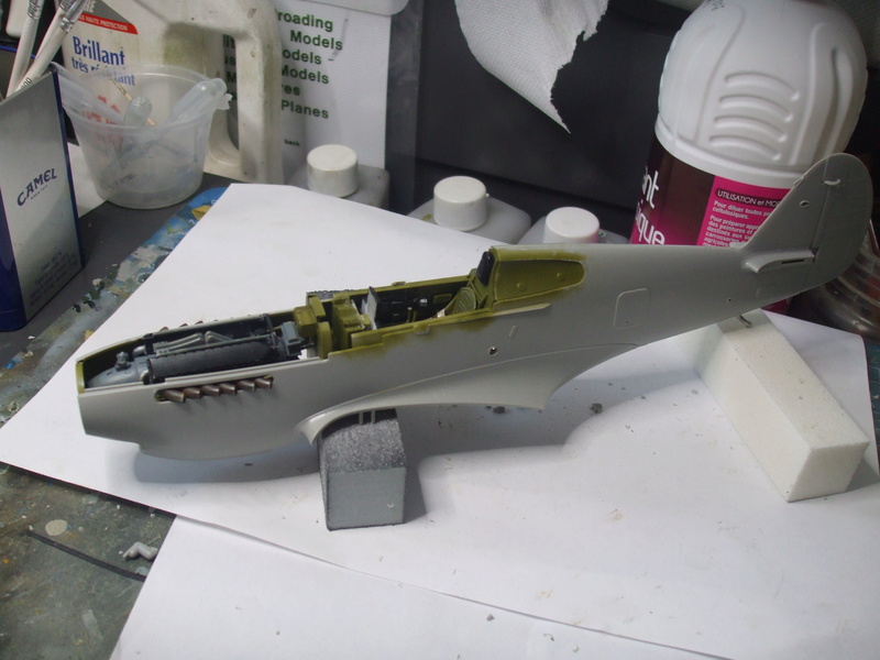 P40 C TRUMPETER 1/32 - Page 3 Fermer11