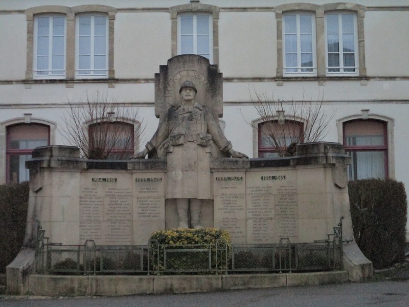 [ Histoires et histoire ] Monuments aux morts originaux Français Tome 2 - Page 25 Img_0801