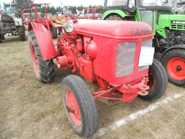 68 - Dessenheim - Fête des tracteurs le 27 août - Page 2 Dscn4142
