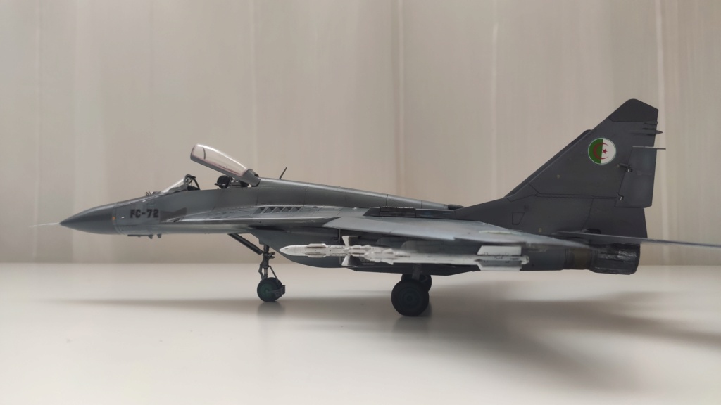 Algerian Air Force MiG-29S GWH 1/48 Img_2036