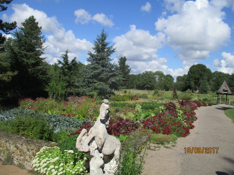 Notre visite : Les Jardins du Gué  LHOUMOIS 79390 - Page 5 Jardi169