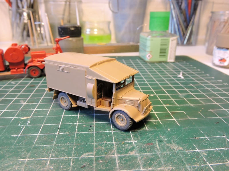 un pinpon et une tin nin nin airfix au 72 ieme "FINIT" Ambula24
