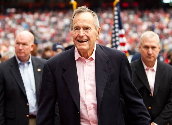 قصة حياة الرئيس الامريكي جورج بوش الاب George10