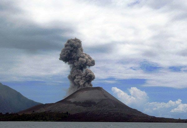 تاريخ بركان جزيرة سانتوريني احد اشهر البراكين في العالم Santor10