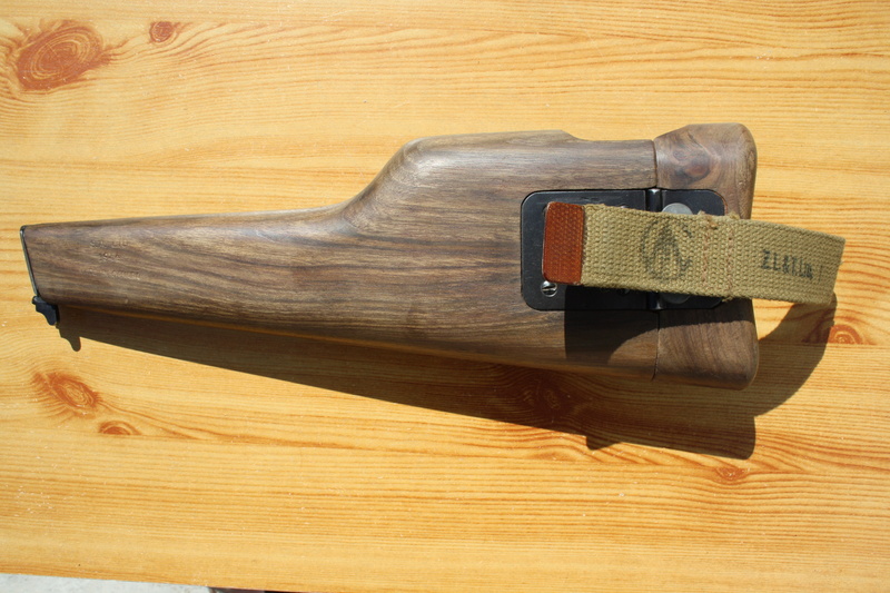 Pistolet  Browning GP No1 MK I* de fabrication canadienne et la crosse en bois Img_4442