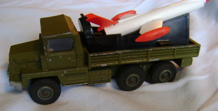 Dinky toys militaires. - Page 3 Dsc02230