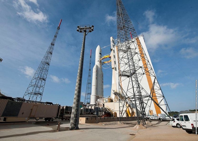 Lancement Ariane 5 ECA VA212 / Amazonas 3 + Azerspace - 7 février 2013 Sans_t94