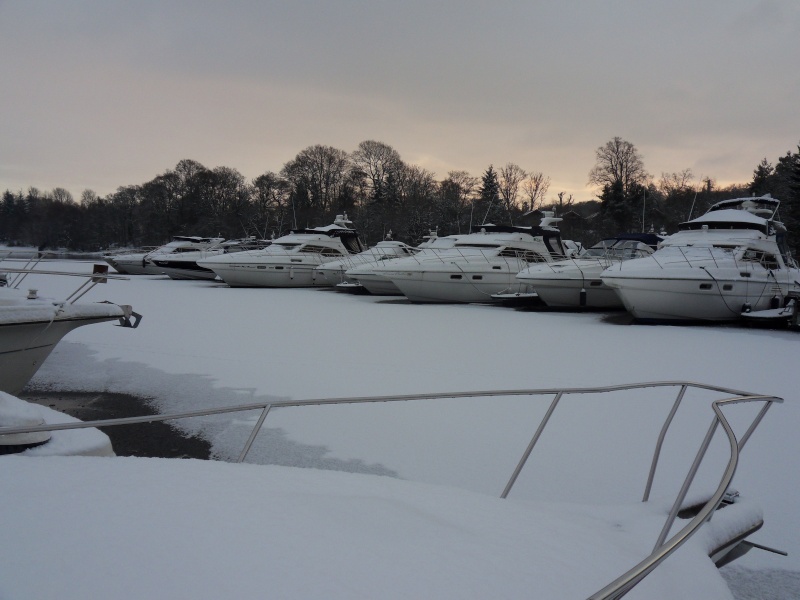 Pictures & Video of the marina in the snow Sdc10416
