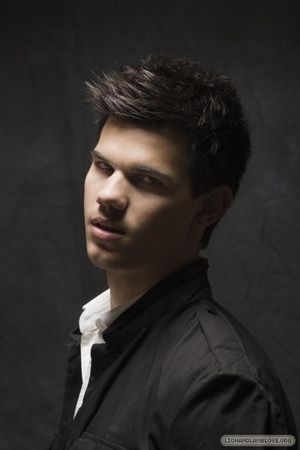 Taylor lautner!! 47203110