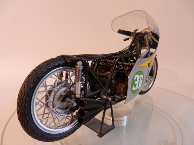 Moto Honda 6 cylindres Version Grand Prix 1966 Dscn6919