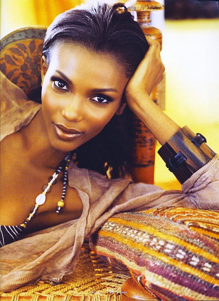 NGẮM LẠI CÁC MISS WORLD 2002-2008 - Page 2 Agbani11