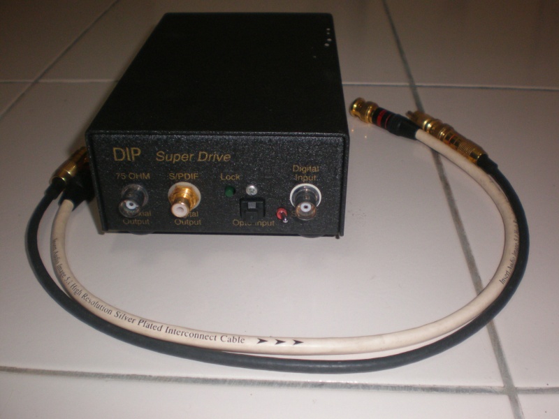 Monarchy Audio SuperDrive DIP with 2 sets of digital cables P1030314