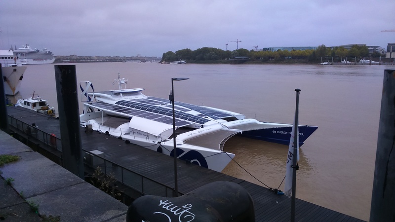 Le catamaran solaire PlanetSolar conclut sa campagne 2013 à Paris Dsc_0010