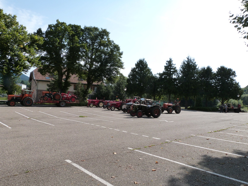 68 - Sainte Croix Aux Mines = exposition tracteurs anciens 15 août 2017  Vieux112