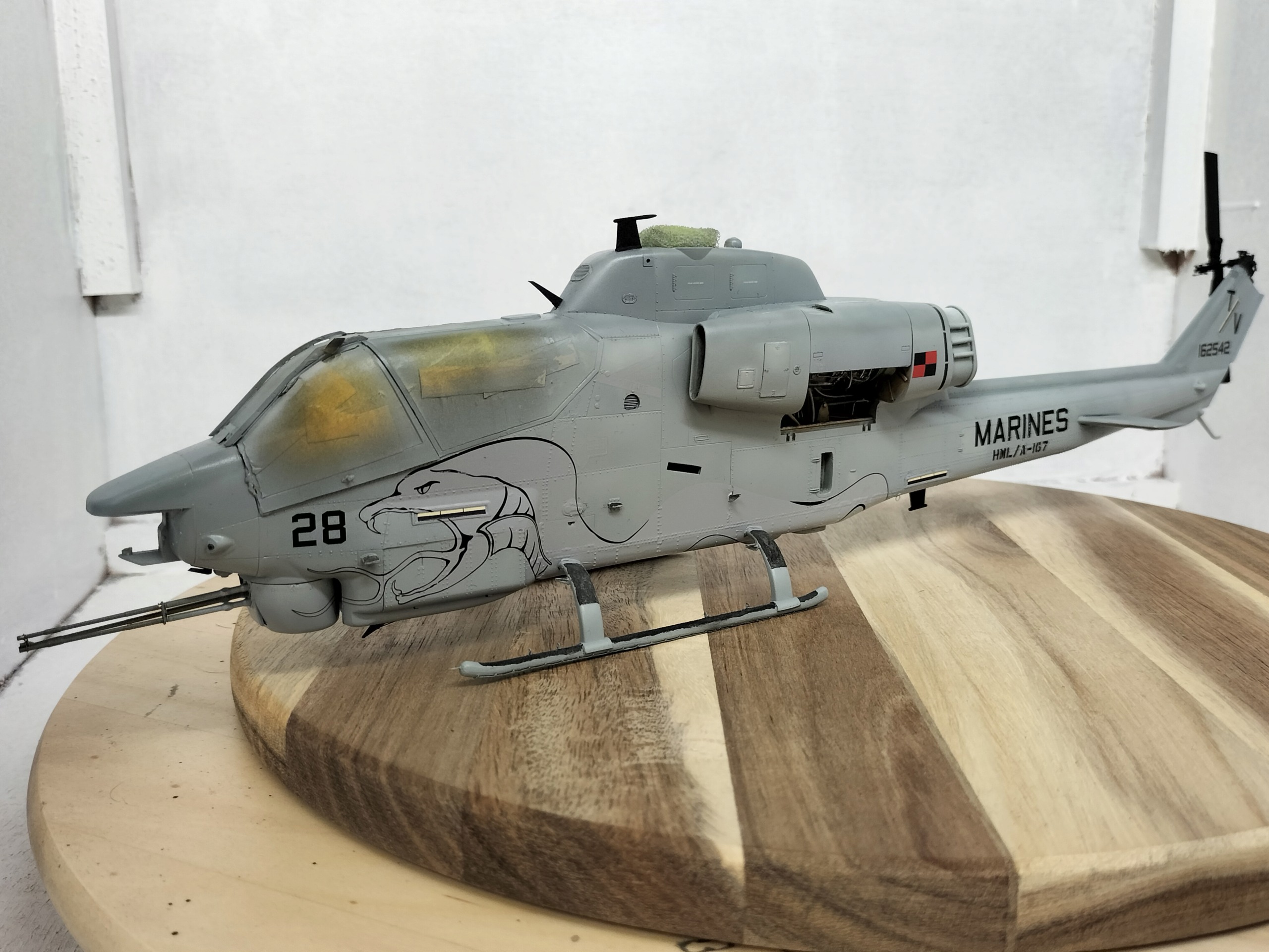 1/35     AH-1W super cobra  academy  - Page 15 Img20391