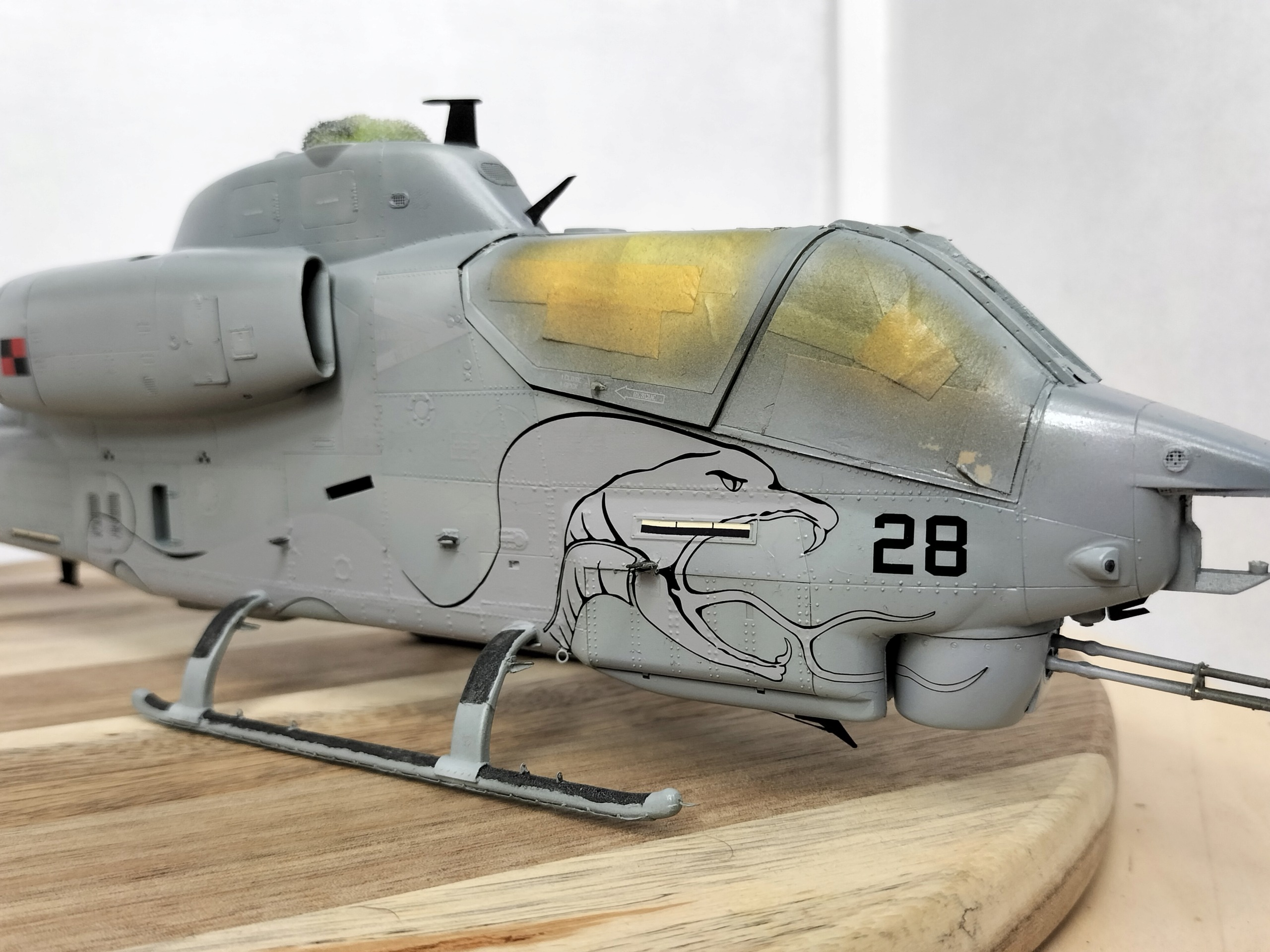 1/35     AH-1W super cobra  academy  - Page 15 Img20396