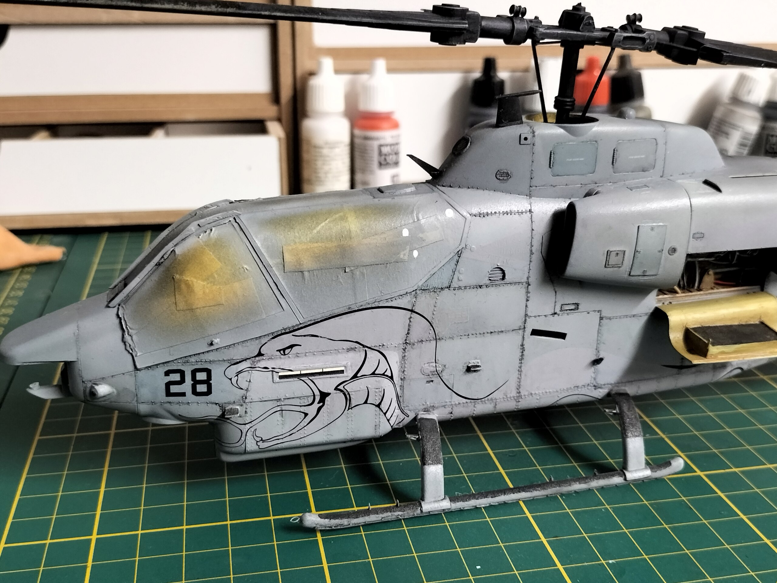 1/35     AH-1W super cobra  academy  - Page 16 Img20405