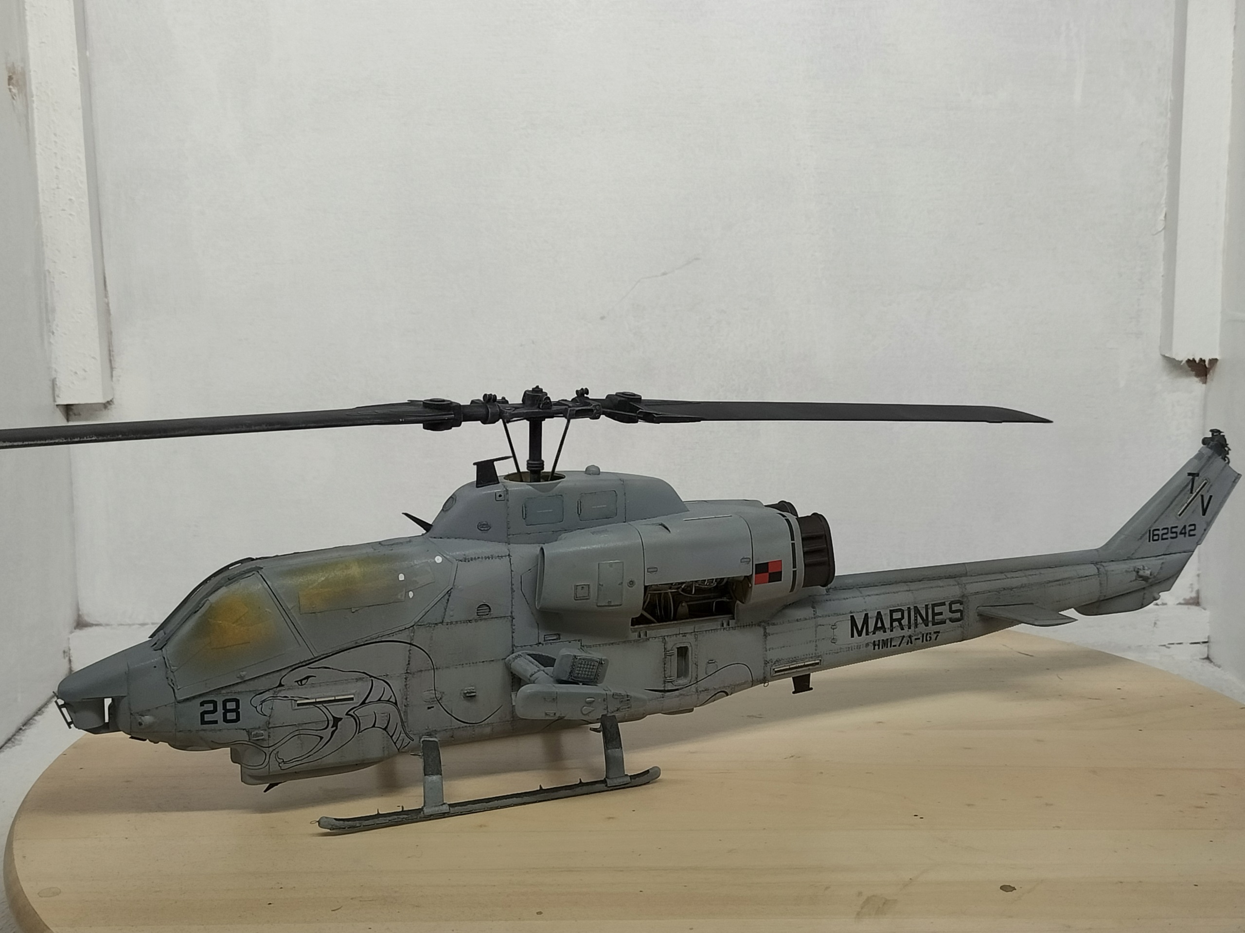 1/35     AH-1W super cobra  academy  - Page 16 Img20418