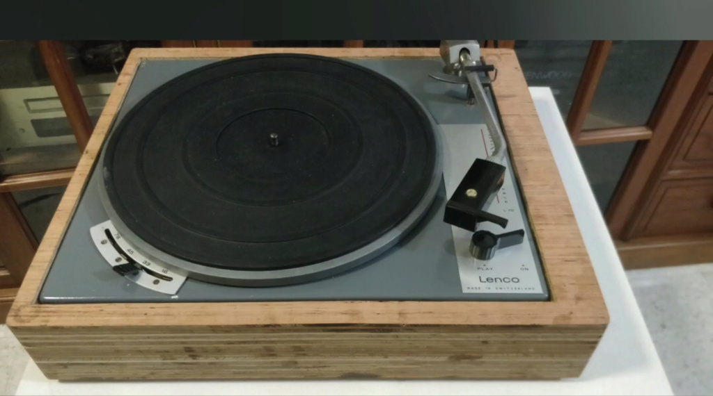 Lenco L70 vintage turntable  4e043810