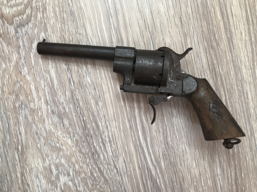 Revolver ancien  4711ab10