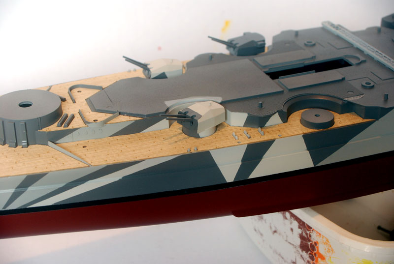 Tirpitz Tamiya 1/350 - Page 2 02_tou10