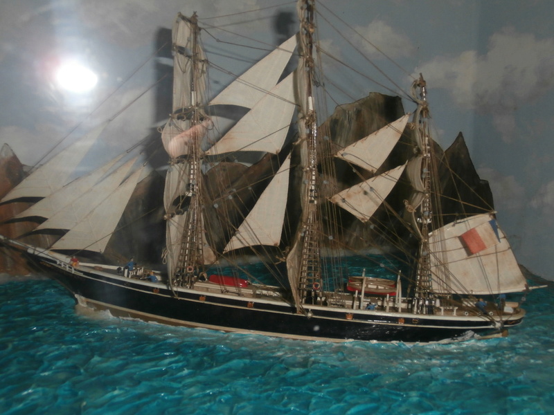 Dioramas réunissant plus de 200 bateaux de toutes catégories et réalisés par mon père entre 1970 et 1993 P8300954