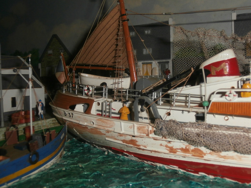 Dioramas réunissant plus de 200 bateaux de toutes catégories et réalisés par mon père entre 1970 et 1993 P8301115