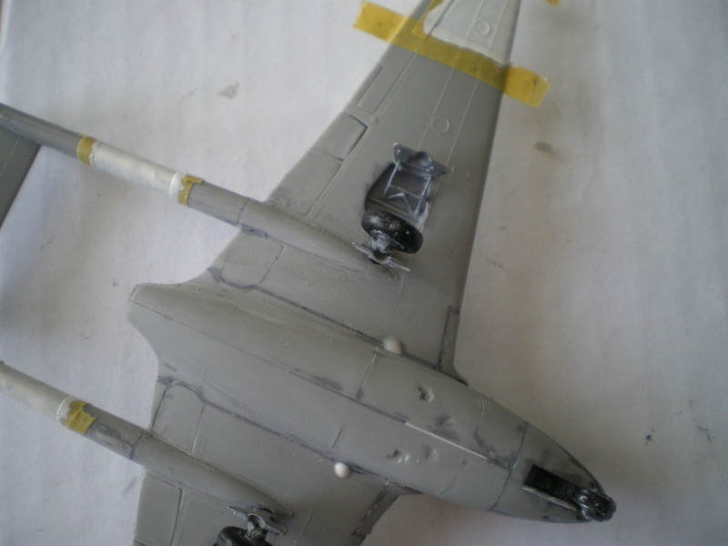 FINI [Airfix-Heller] Vampire J-28B Suédois Imgp0042