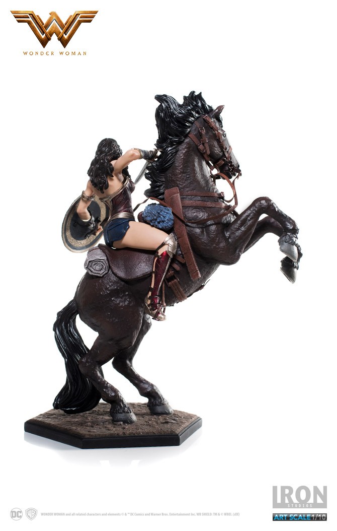 Wonder Woman Deluxe version - 1:10 Art Scale Statue (Iron Studios) Img_5113