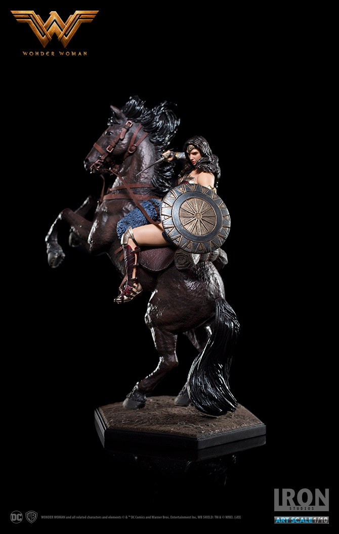 Wonder Woman Deluxe version - 1:10 Art Scale Statue (Iron Studios) Img_5119