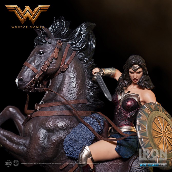 Wonder Woman Deluxe version - 1:10 Art Scale Statue (Iron Studios) Img_5125